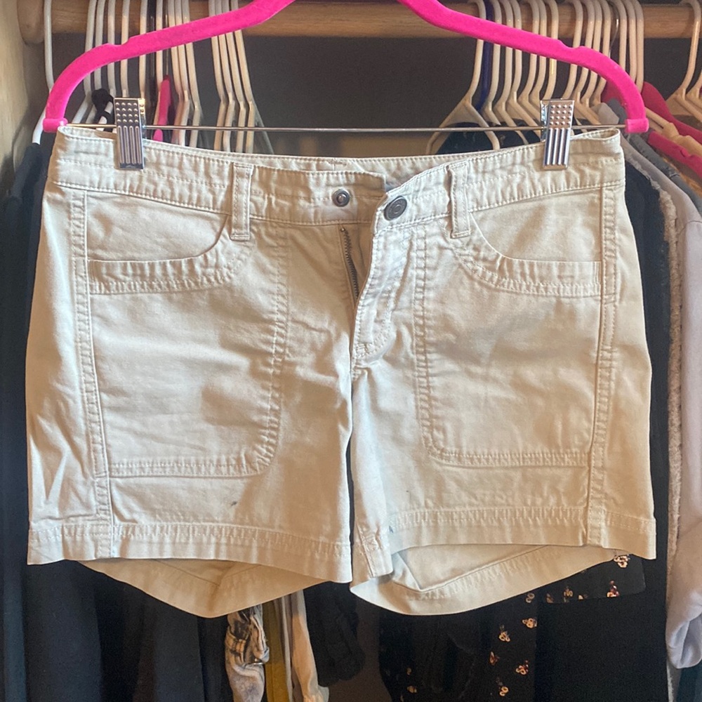 DONATED: Cargo- ish shorts